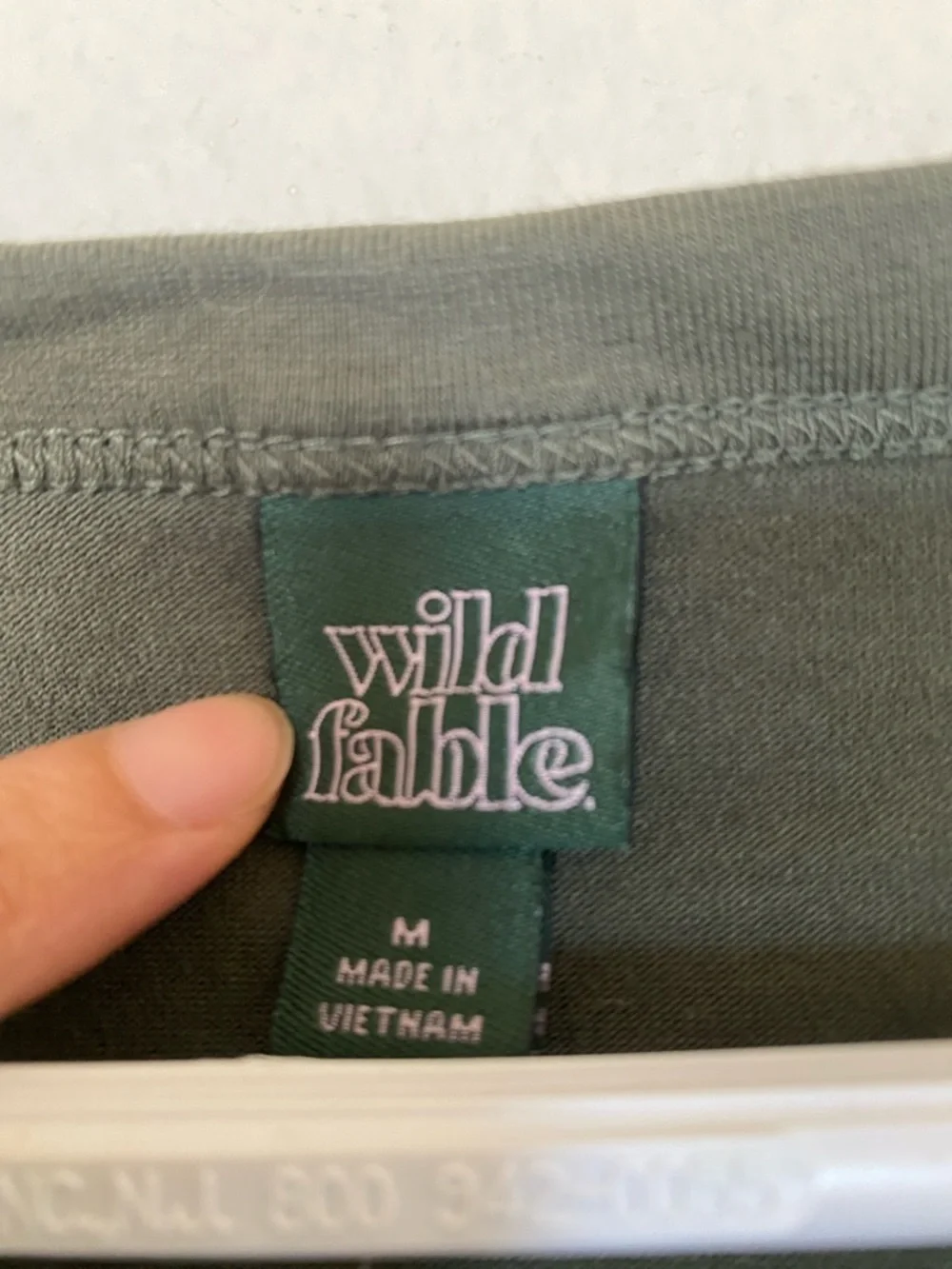 Wild Fable Olive Green V Neck Crop Top in Womens Size Medium | Army Green - Picture 2 of 4